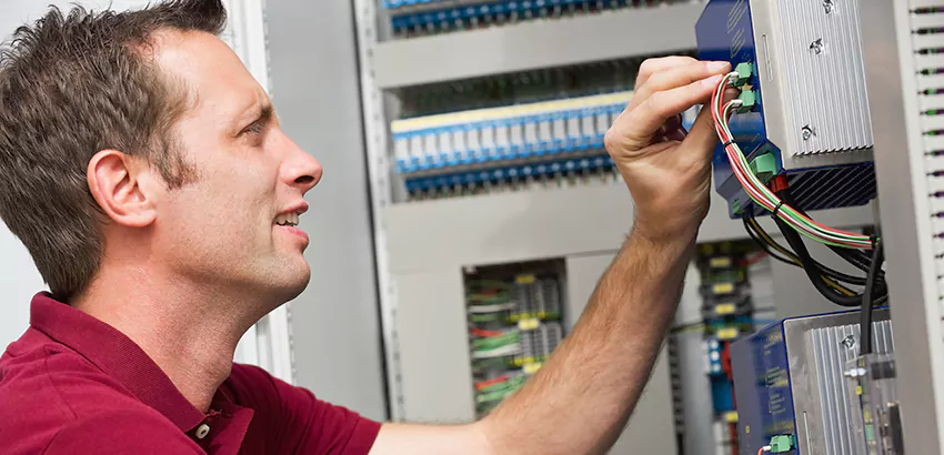 Offshore and Petroleum Facility Electrician in Blacklick